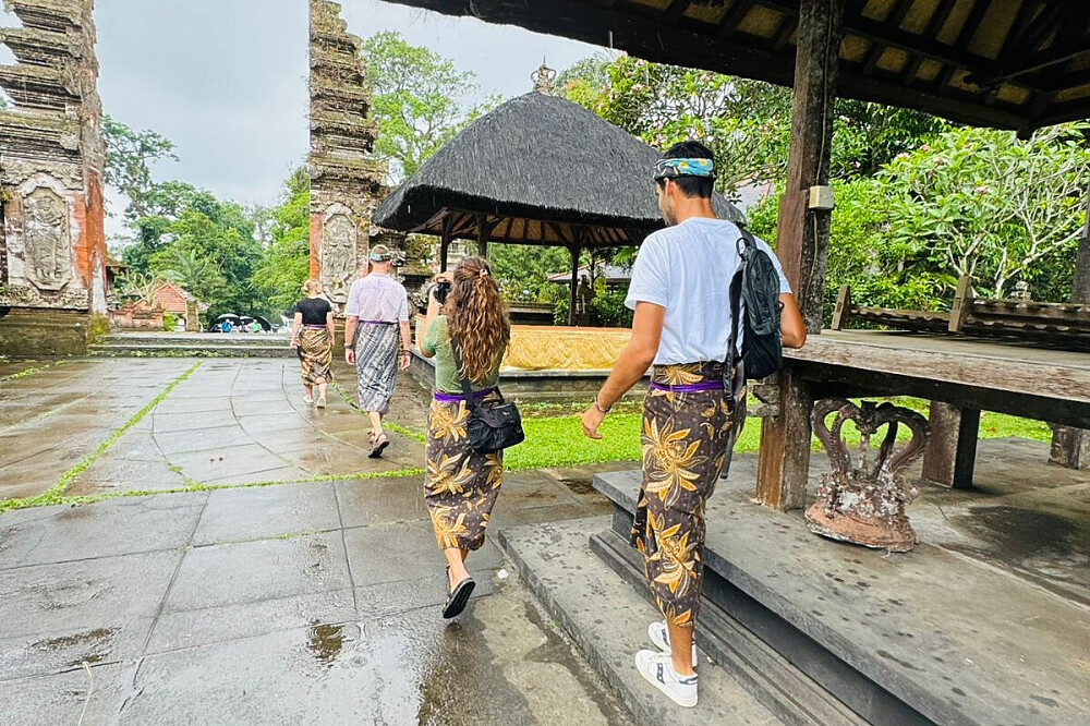 6 Day Yoga with Watukaru Hotspring Tour in Bali