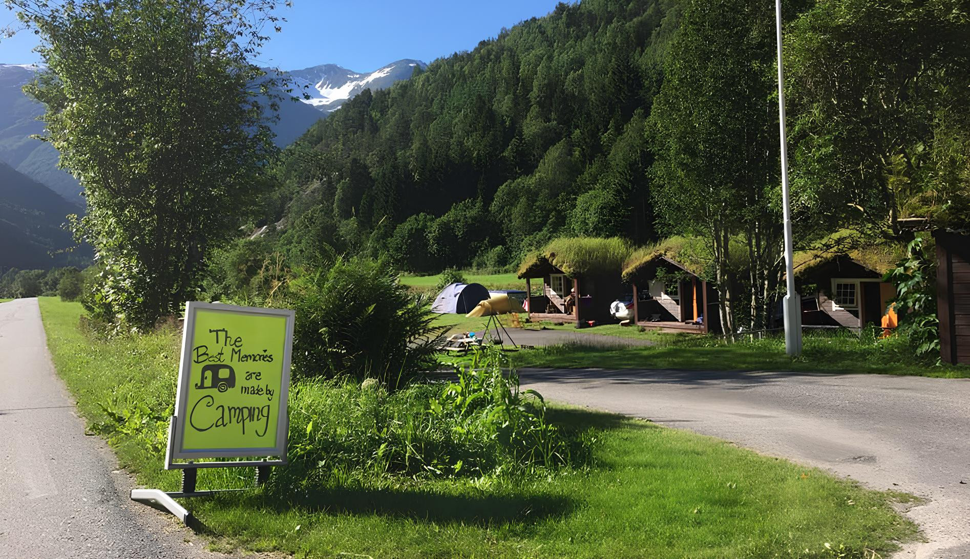 Stadheimfossen Camping & Hytter