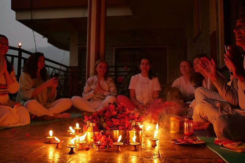 10-daagse yoga-, klankgenezing-, ayurveda- en trektochtretraite in Nepal