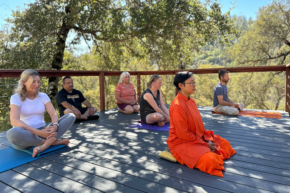 5-tägiger Meditationsurlaub in Ananda Dhiira, Penn Valley, Kalifornien