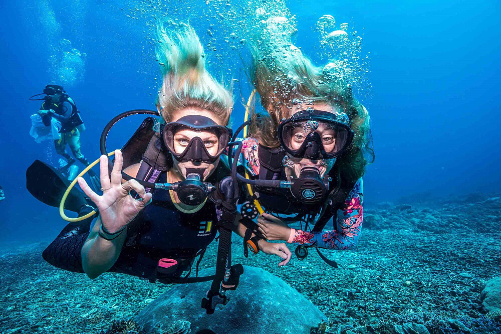 4 Day Recharging Yoga and Diving Retreat in Costa Tropical, Spain