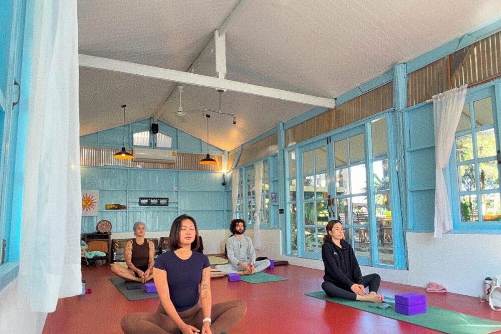 Curso de formación de profesores de yoga de 25 días y 200 horas con sanación sonora en Chiang Mai, Tailandia
