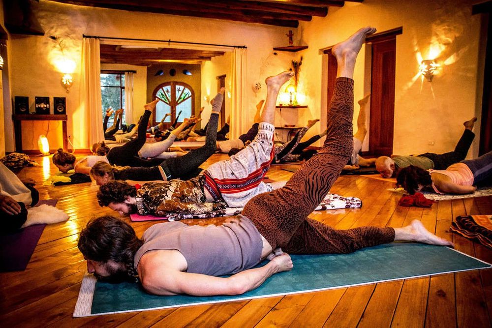 42-tägiger 300-Stunden-TTC-Kurs in Tantra, Yoga, Kunst und Schamanismus in Ecuador