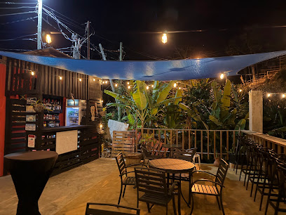 LEE'S POTS MONTEGO BAY
