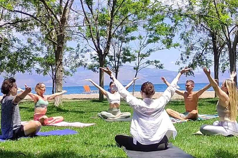 16-tägiger 200-Stunden-Intensivkurs Vinyasa, Hatha &amp; Restorative Yoga, Achaia, Griechenland