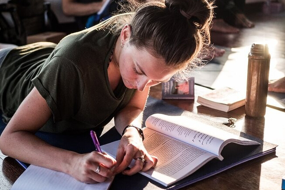26-tägige 300-stündige Yoga-Fortgeschrittenen-Lehrerausbildung in Griechenland