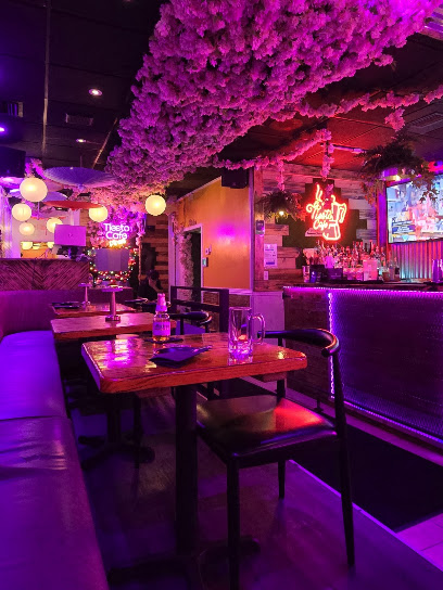 El Tiesto Cafe Pines