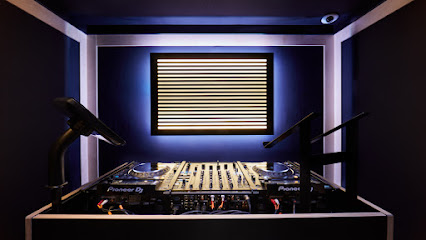 PIRATE.COM - Rehearsal & Recording Studios